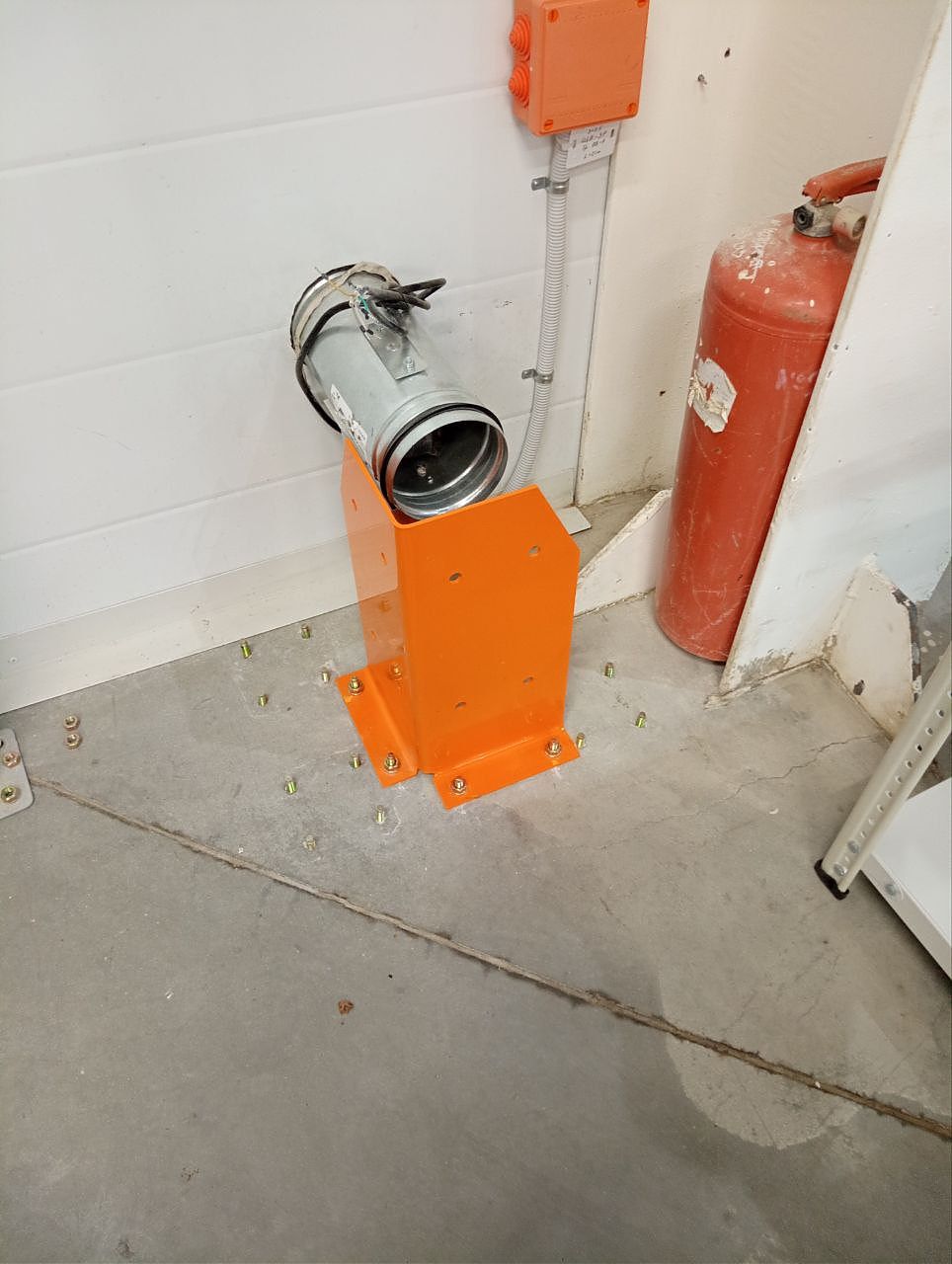 Установка защиты конструктивных и инженерных систем здания, перегородок